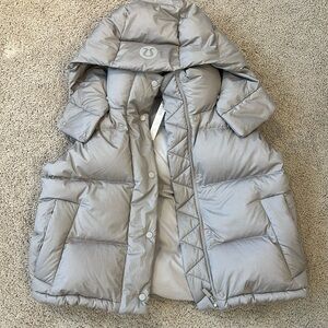 Wunder puff vest cropped. Size 4. grey